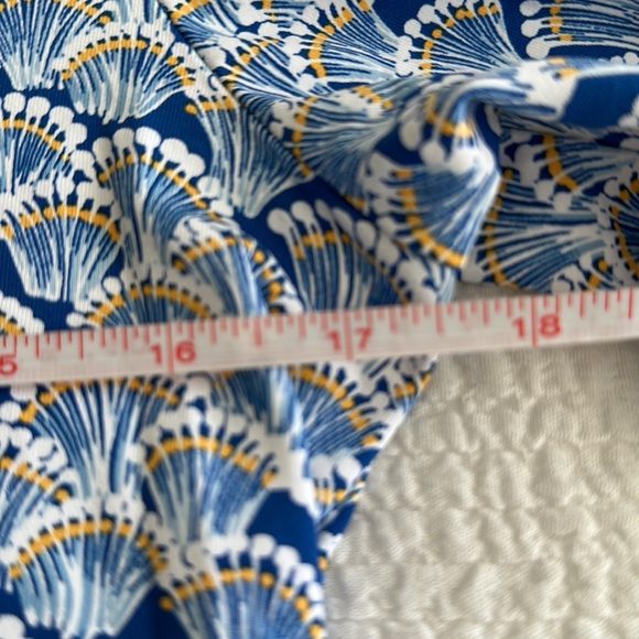 Jay McLaughlin, ladies quarter, zip, contemporary top pattern, stretchy, small. - Picture 8 of 10